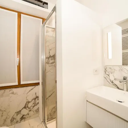 Chic Luxury Apartments-hosted By Sweetstay شقة ميلان
