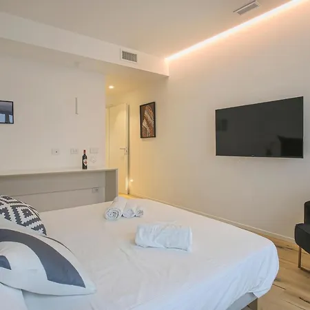 Chic Luxury Apartments-hosted By Sweetstay شقة *